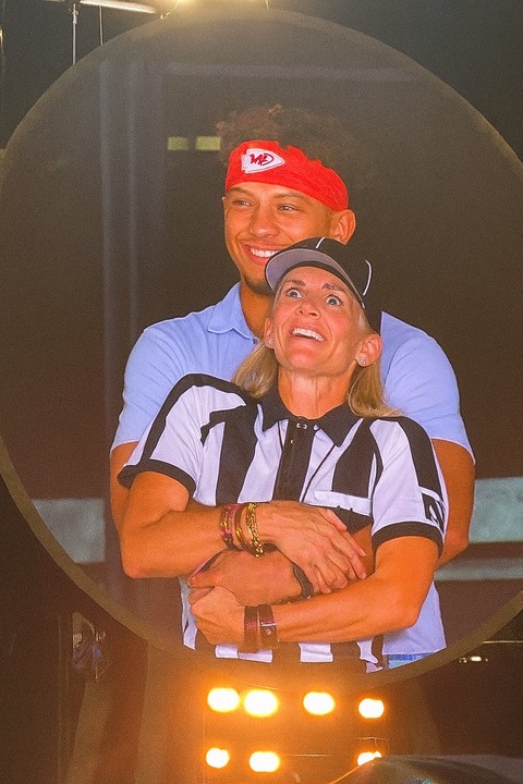The Internet Has ID’d The Third Woman Caught On Jumbotron Next To Cheating Couple At Coldplay Concert, And Everyone Is Saying The Same Thing About Her ST