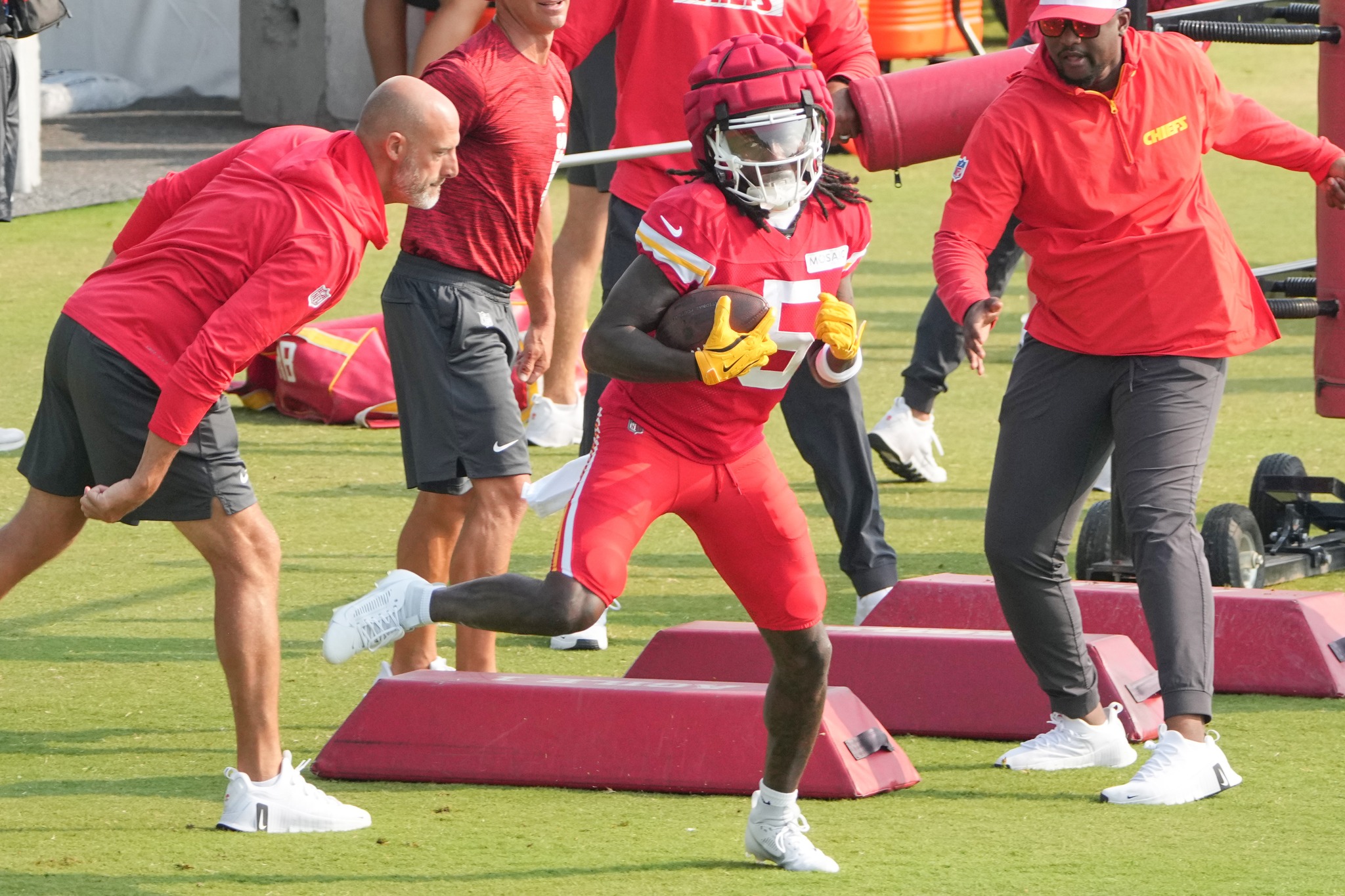 ‘You gotta bring it, man’ — Kansas City Chiefs training camp practice intensifies with first day of pads on Sunday ST