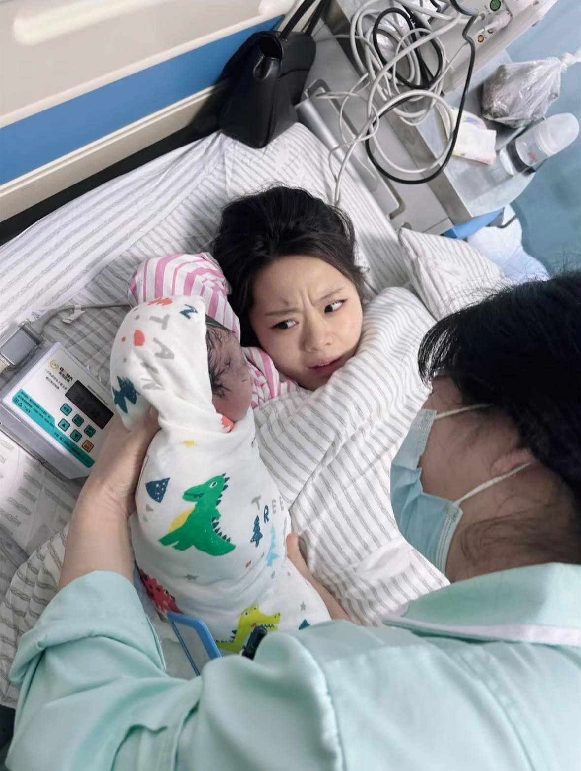 “The moment she met her newborn… and realized motherhood just got very real. From confusion to unconditional love in just seconds. Welcome to the wildest, most beautiful ride of your life, mama!” ST