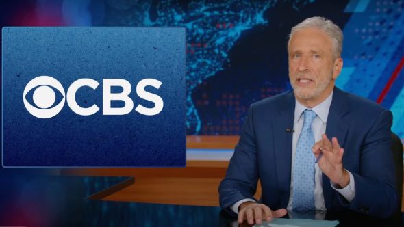 Jon Stewart chỉ trích Paramount sau khi Colbert bị hủy bỏ